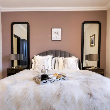 Luxe Stratford Townhouse Beautifully Renovated, Well Equipped, Sleeps 4, 2 Bathrooms, Free Parking - Minutes Walk To Town, Rsc & Pubs - Pet Friendly Esterno foto