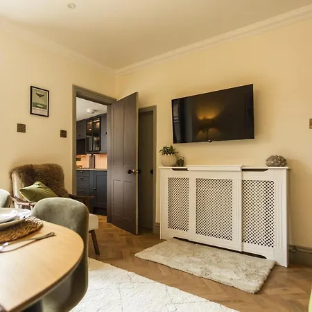 Luxe Stratford Townhouse Beautifully Renovated, Well Equipped, Sleeps 4, 2 Bathrooms, Free Parking - Minutes Walk To Town, Rsc & Pubs - Pet Friendly Esterno foto