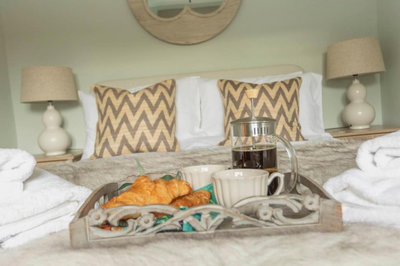 Luxe Townhouse Beautifully Renovated, Well Equipped, Sleeps 4, 2 Bathrooms, Free Parking - Minutes Walk To Town, Rsc & Pubs - Pet Friendly * Стратфорд-апон-Эйвон