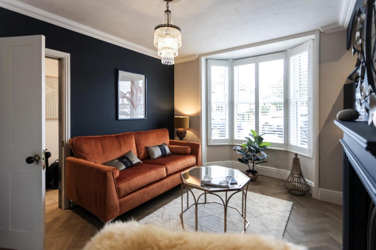 Luxe Townhouse Beautifully Renovated, Well Equipped, Sleeps 4, 2 Bathrooms, Free Parking - Minutes Walk To Town, Rsc & Pubs - Pet Friendly * Стратфорд-апон-Эйвон