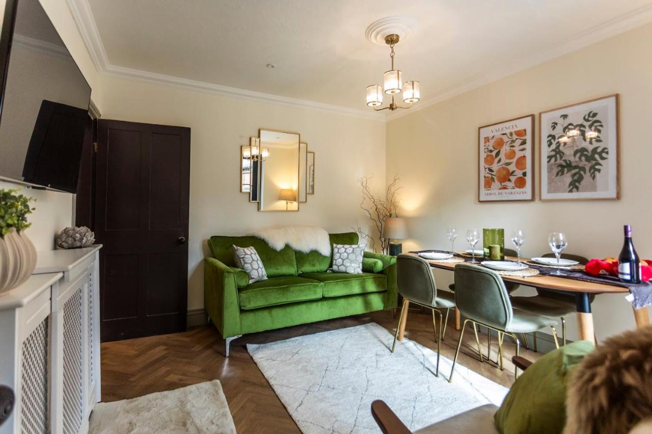 Townhouse: Luxurious Renovation Near Theater District Holiday home Stratford-upon-Avon