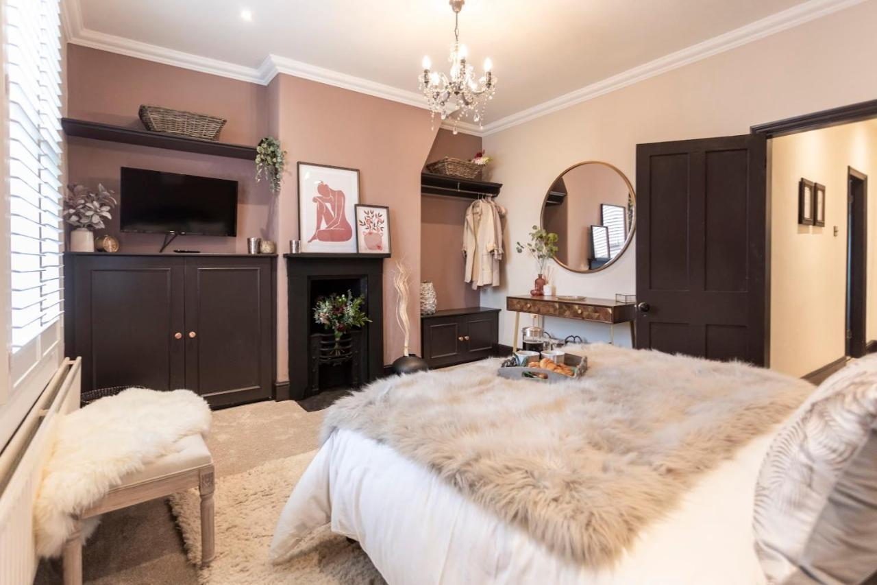 Townhouse: Luxurious Renovation Near Theater District *