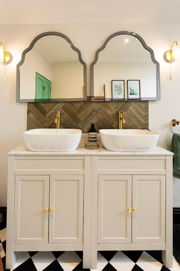 Townhouse: Luxurious Renovation Near Theater District