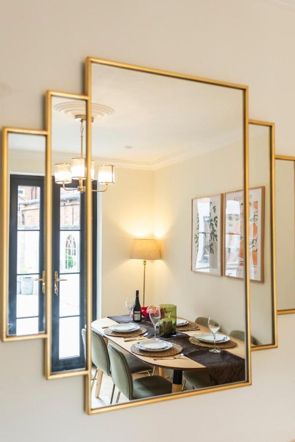 Townhouse: Luxurious Renovation Near Theater District Holiday home *