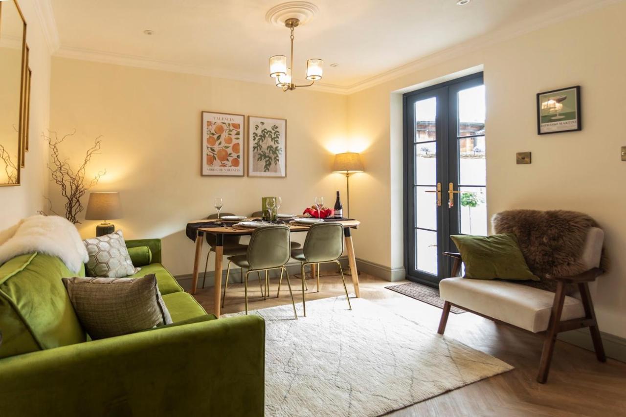 Townhouse: Luxurious Renovation Near Theater District *