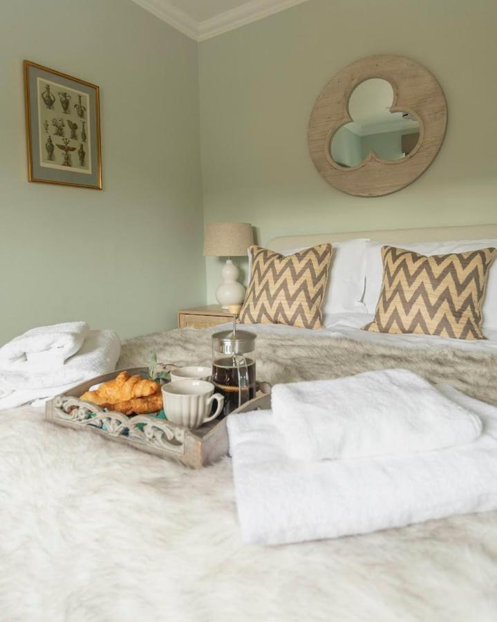 Townhouse: Luxurious Renovation Near Theater District
