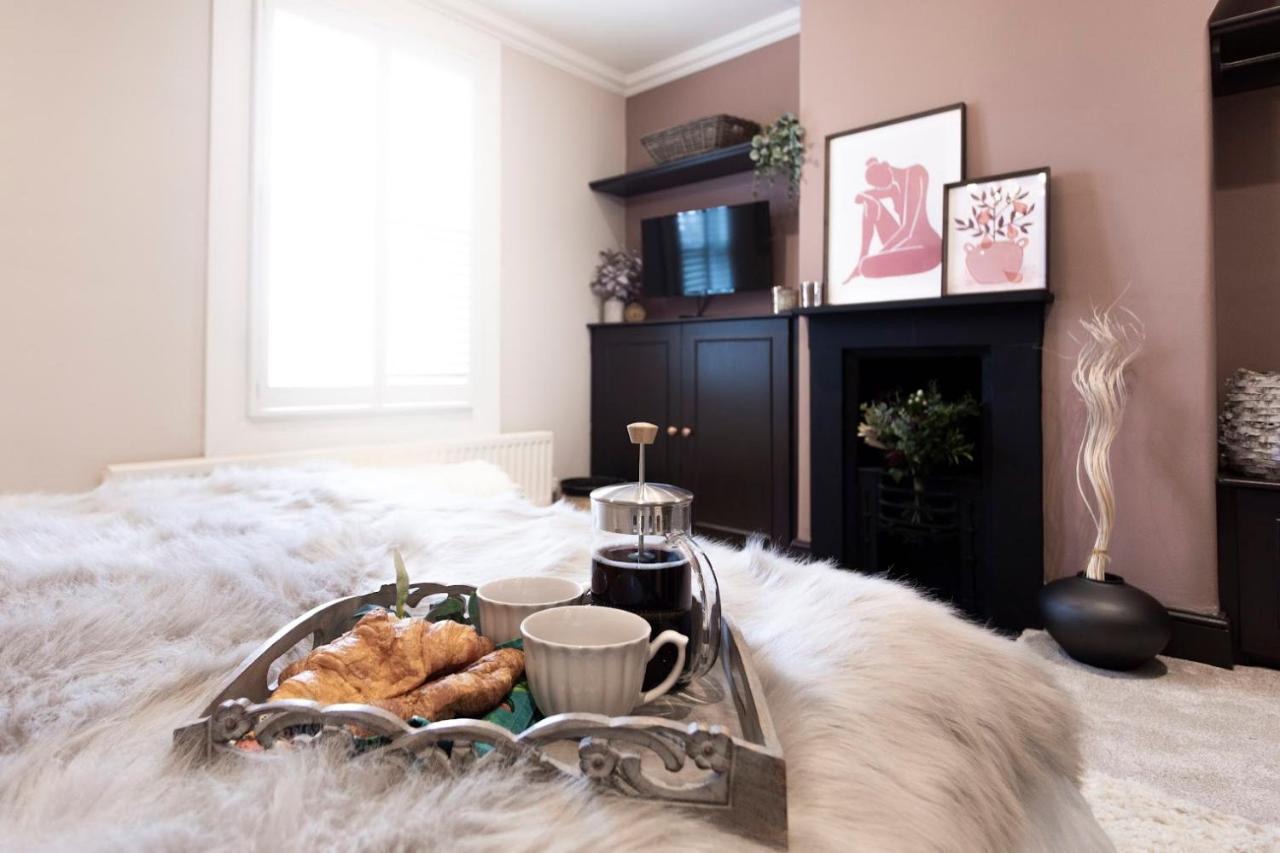 Townhouse: Luxurious Renovation Near Theater District Holiday home *